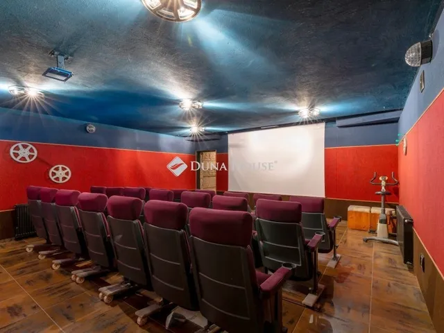 Eladó ház Csomád 285 nm