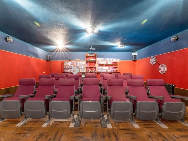 Eladó ház Csomád 285 nm