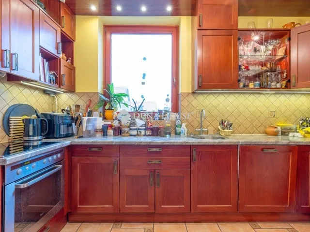 Eladó ház Csomád 285 nm