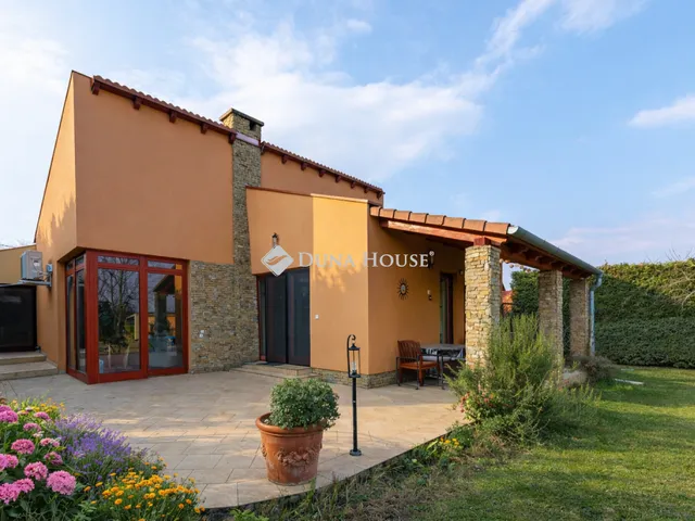 Eladó ház Csomád 285 nm