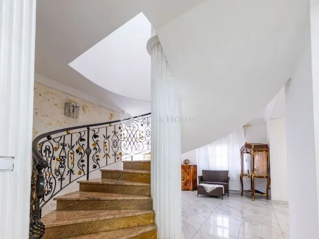 Eladó ház Budakalász 300 nm