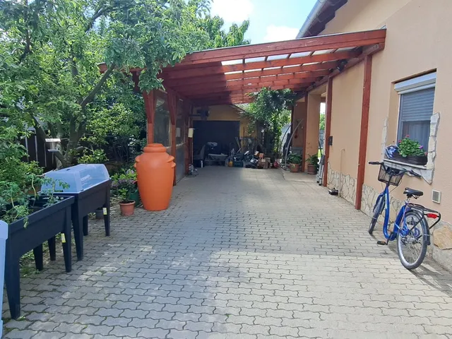 Eladó ház Üllő 258 nm