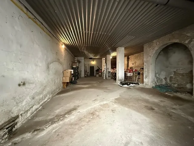 Eladó garázs Budapest II. kerület, Országút 79 nm