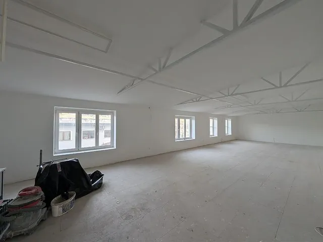 Kiadó kereskedelmi és ipari ingatlan Budapest IV. kerület, Újpest 960 nm