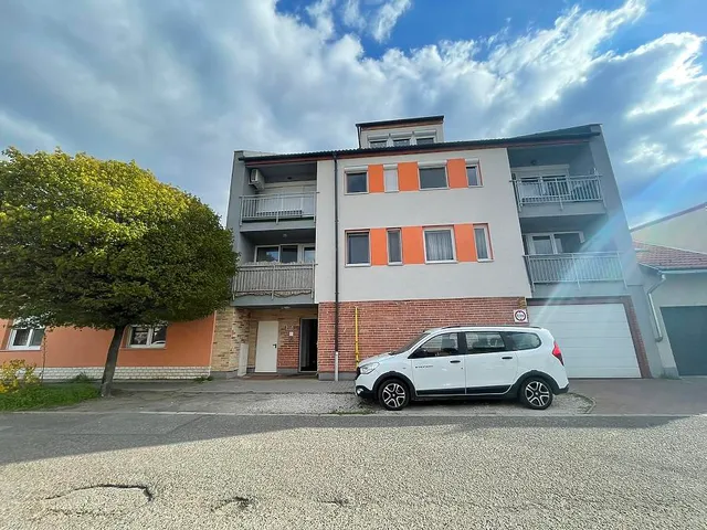 Eladó garázs Budapest IV. kerület, Újpest 13 nm