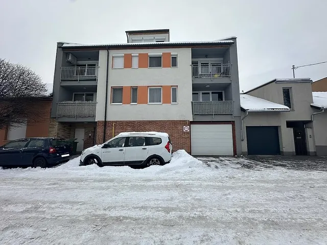 Eladó garázs Budapest IV. kerület, Újpest 13 nm