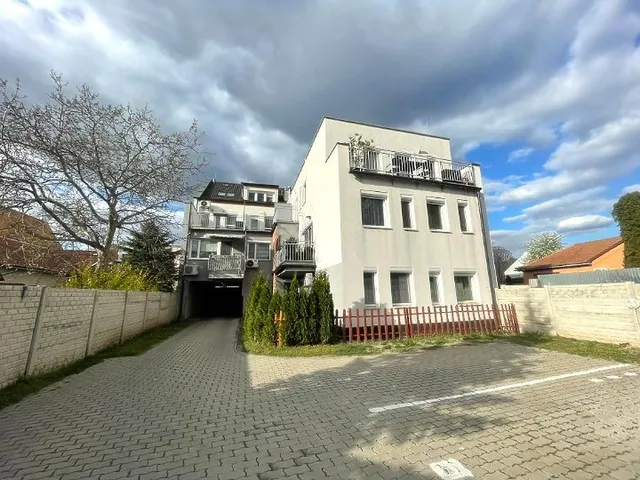 Eladó garázs Budapest IV. kerület, Újpest 13 nm