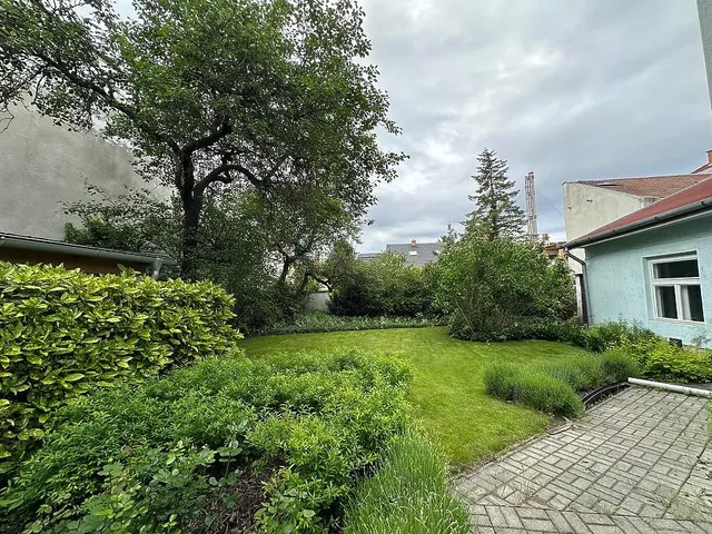Kiadó kereskedelmi és ipari ingatlan Budapest IV. kerület, Újpest 200 nm