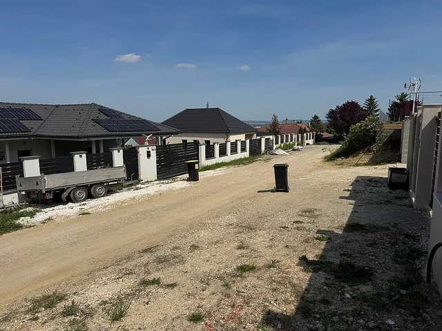 Eladó telek Pomáz 880 nm
