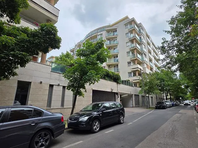 Eladó garázs Budapest XIII. kerület, Angyalföld 13 nm