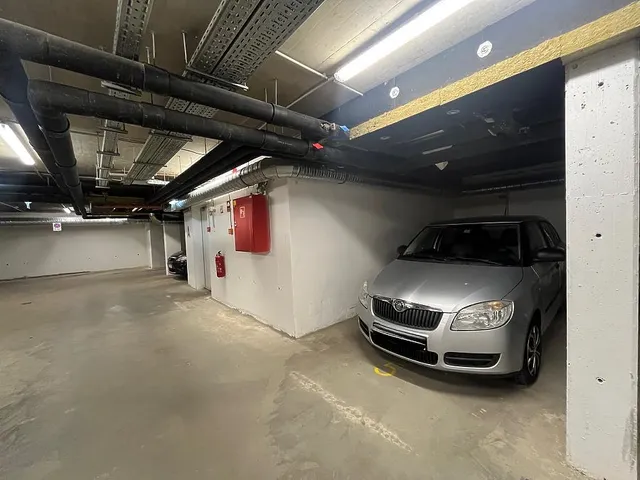 Kiadó garázs Budapest III. kerület, Csillaghegy 13 nm