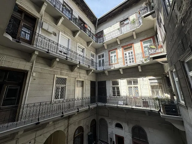 Eladó lakás Budapest VI. kerület 27 nm