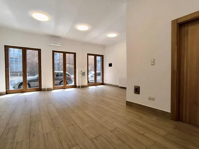 Eladó kereskedelmi és ipari ingatlan Budapest II. kerület, Országút 50 nm