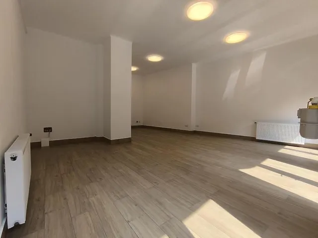 Kiadó kereskedelmi és ipari ingatlan Budapest II. kerület, Országút 50 nm