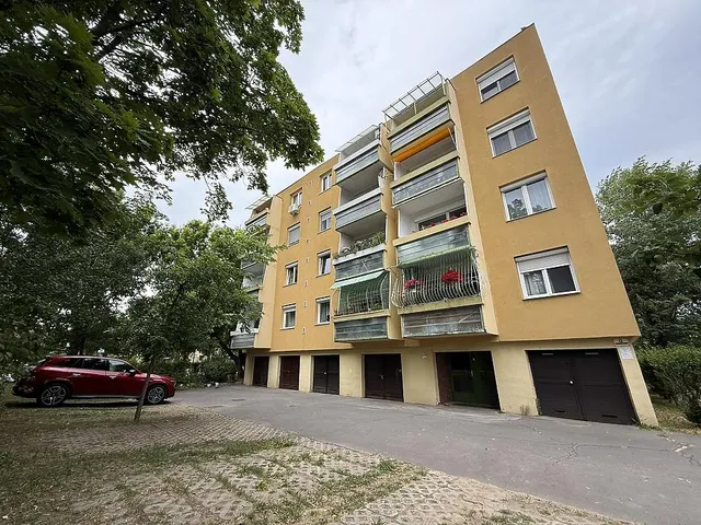 Eladó garázs Budapest IV. kerület, Újpest 17 nm