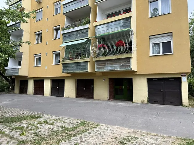Eladó garázs Budapest IV. kerület, Újpest 17 nm