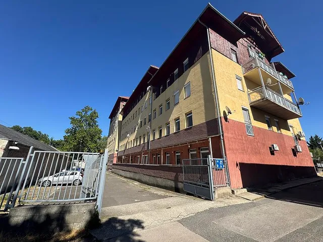 Eladó garázs Budakalász 10 nm