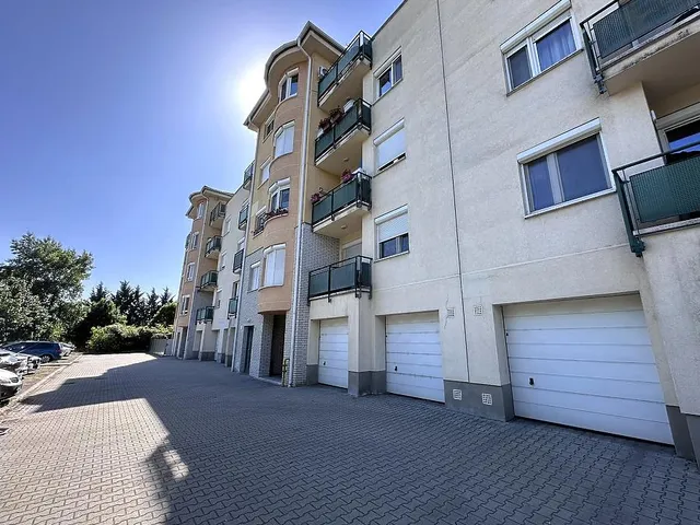 Eladó garázs Budapest IV. kerület, Káposztásmegyer 17 nm