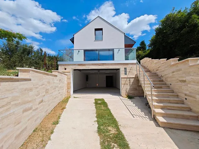 Eladó ház Budapest II. kerület, Pesthidegkút-Ófalu 231 nm