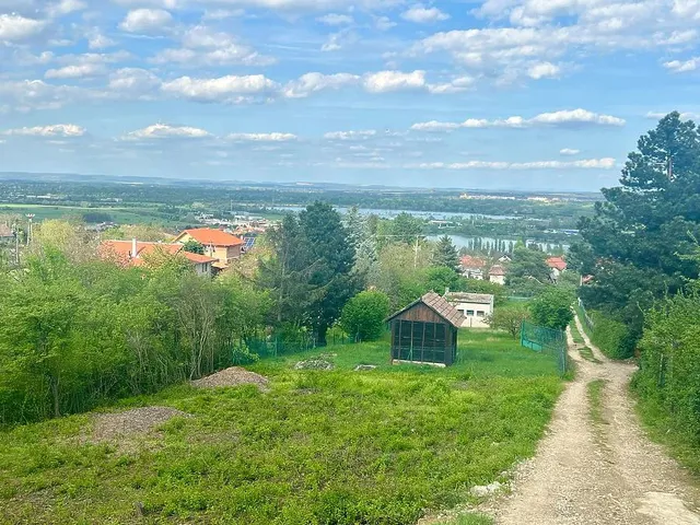 Eladó telek Budakalász 784 nm