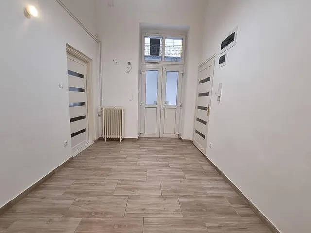 Kiadó kereskedelmi és ipari ingatlan Budapest V. kerület, Belváros 40 nm