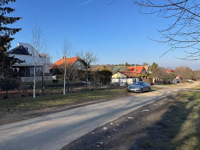Eladó telek Üröm 806 nm