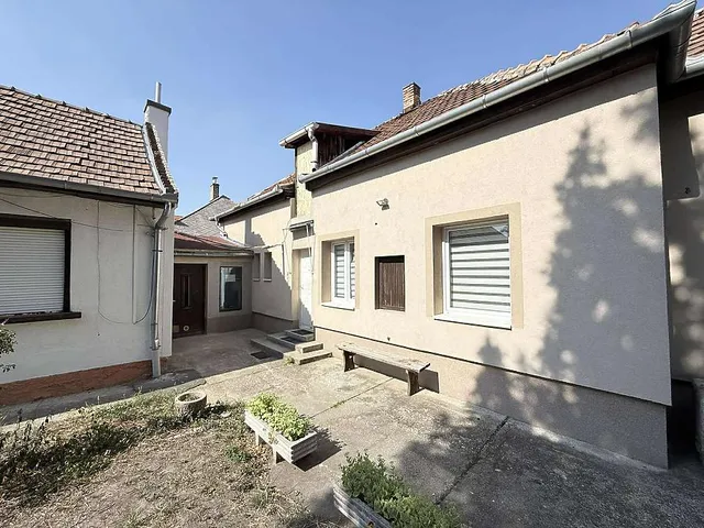 Eladó ház Budapest XVI. kerület, Rákosszentmihály 180 nm