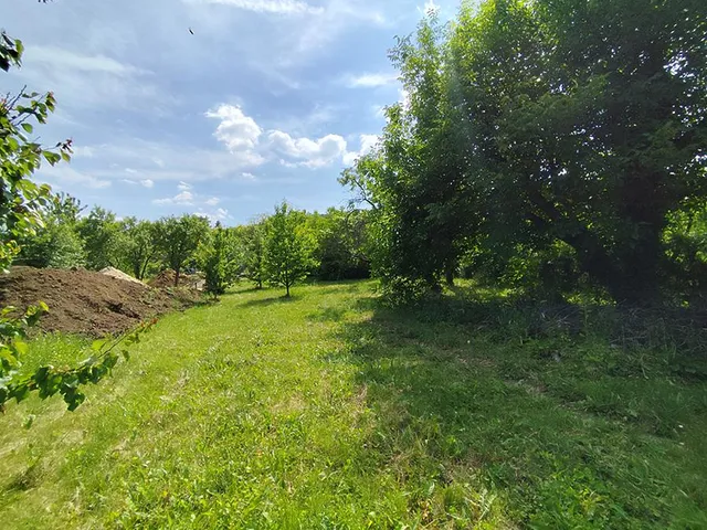 Eladó telek Budapest III. kerület, Békásmegyer 706 nm