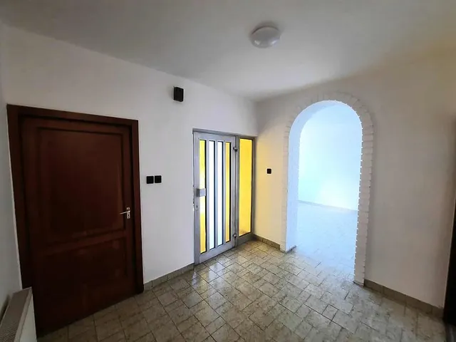 Eladó ház Budapest XV. kerület, Pestújhely 290 nm