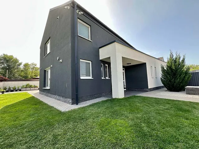 Eladó ház Vác 214 nm