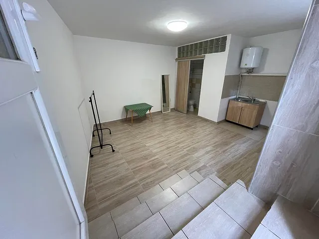 Kiadó kereskedelmi és ipari ingatlan Budapest VIII. kerület, Corvin negyed 19 nm