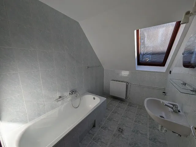 Kiadó kereskedelmi és ipari ingatlan Budapest IV. kerület, Újpest 73 nm