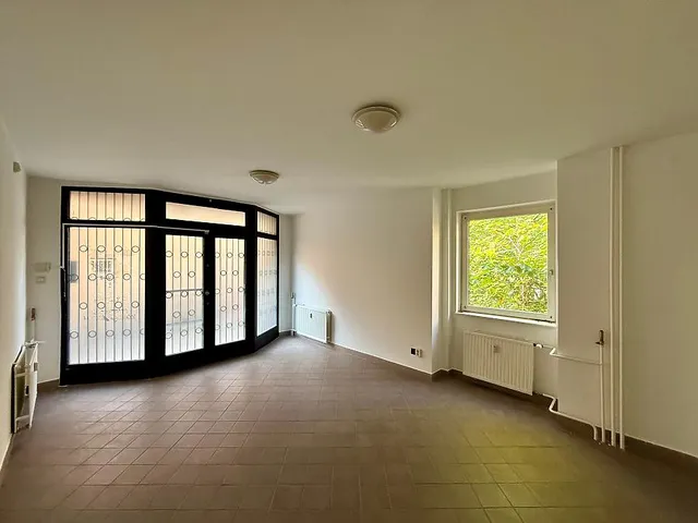 Kiadó kereskedelmi és ipari ingatlan Budapest II. kerület, Országút 94 nm