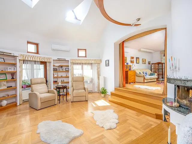 Eladó ház Budapest III. kerület, Csillaghegy 342 nm