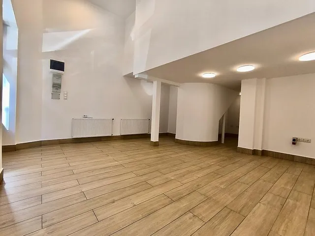 Kiadó kereskedelmi és ipari ingatlan Budapest I. kerület, Pauler utca 53 nm