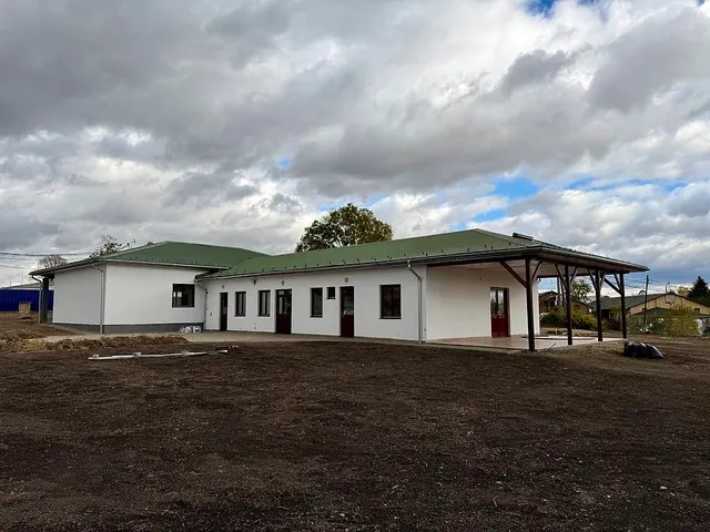 Eladó kereskedelmi és ipari ingatlan Vác 291 nm