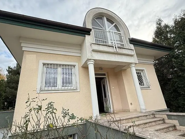 Eladó ház Budapest XI. kerület, Sasad-Sashegy XI. ker. 304 nm