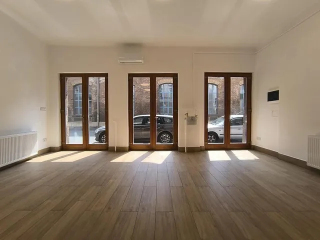 Eladó kereskedelmi és ipari ingatlan Budapest II. kerület, Országút 50 nm