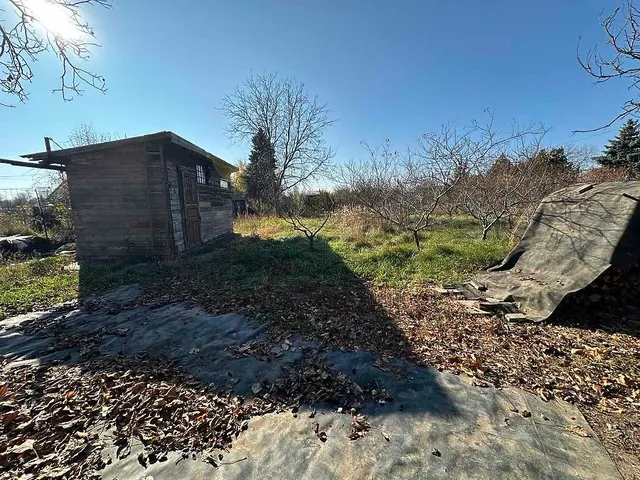 Eladó telek Vác 1279 nm