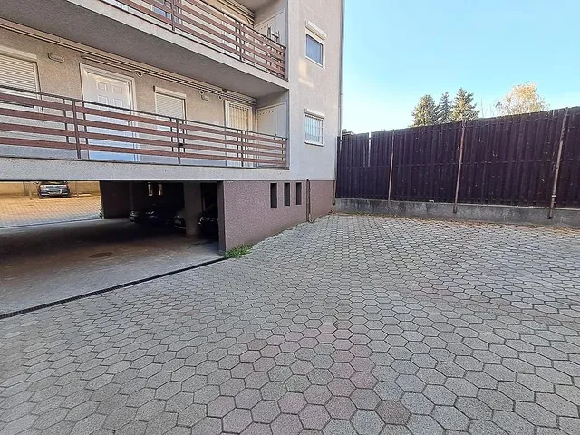 Eladó garázs Budapest XV. kerület, Rákospalota 12 nm