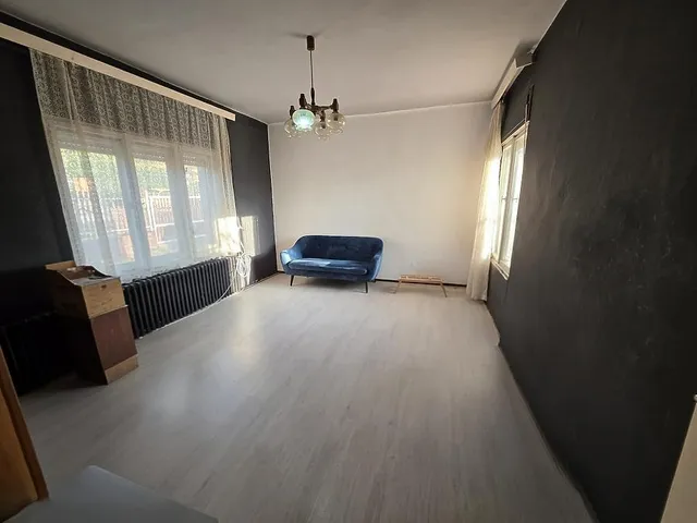 Kiadó kereskedelmi és ipari ingatlan Budapest XVII. kerület, Rákoskert 52 nm