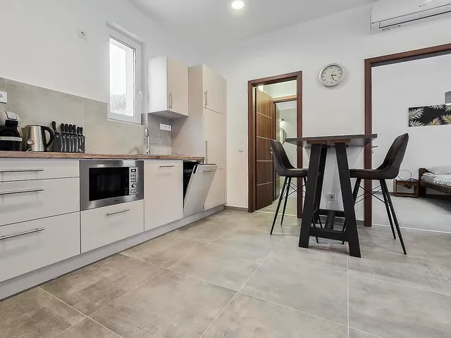 Eladó kereskedelmi és ipari ingatlan Törökbálint 43 nm