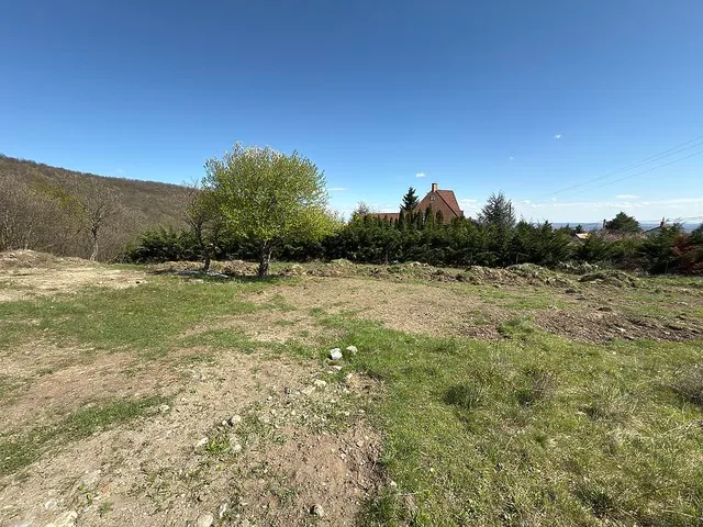 Eladó telek Szentendre 2430 nm