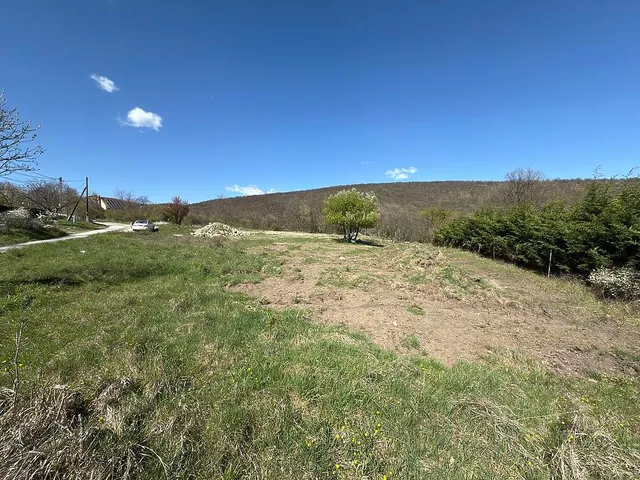 Eladó telek Szentendre 2430 nm