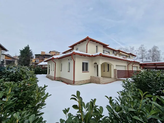 Eladó ház Dunakeszi 212 nm