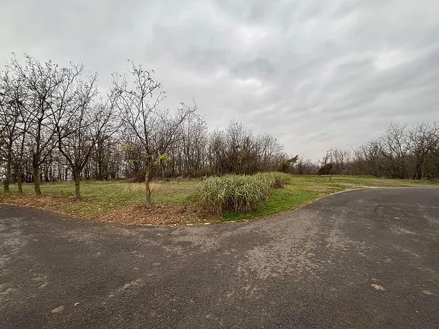 Eladó telek Fót 4413 nm