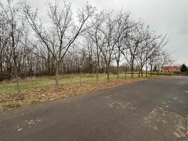 Eladó telek Fót 4413 nm