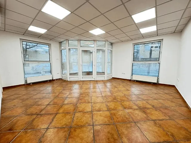 Kiadó kereskedelmi és ipari ingatlan Budapest IV. kerület, Újpest 88 nm