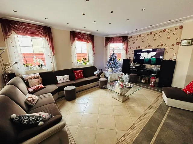 Eladó ház Fót 320 nm