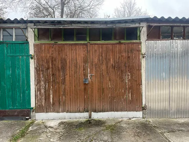 Eladó garázs Vác 15 nm